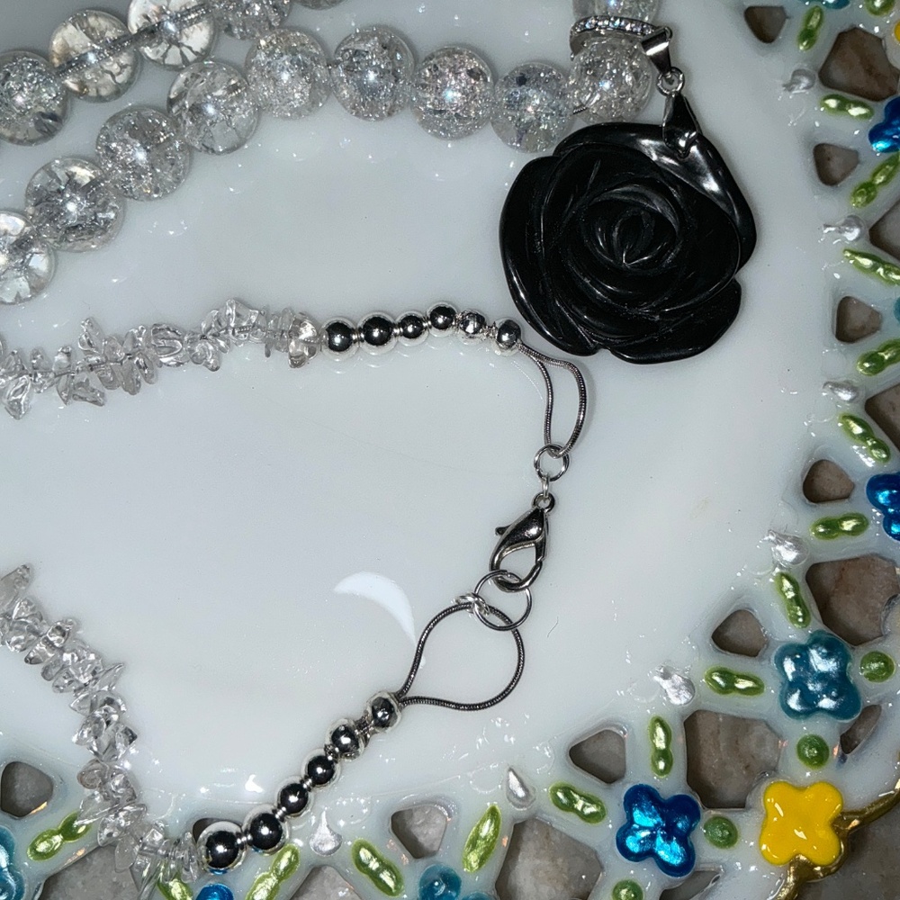 VTG OBSIDIAN ROSE PENDANT ON 22" SNAKE CHAIN W CRACKLE GLASS & QUARTZ CRYSTAL - Picture 5 of 7